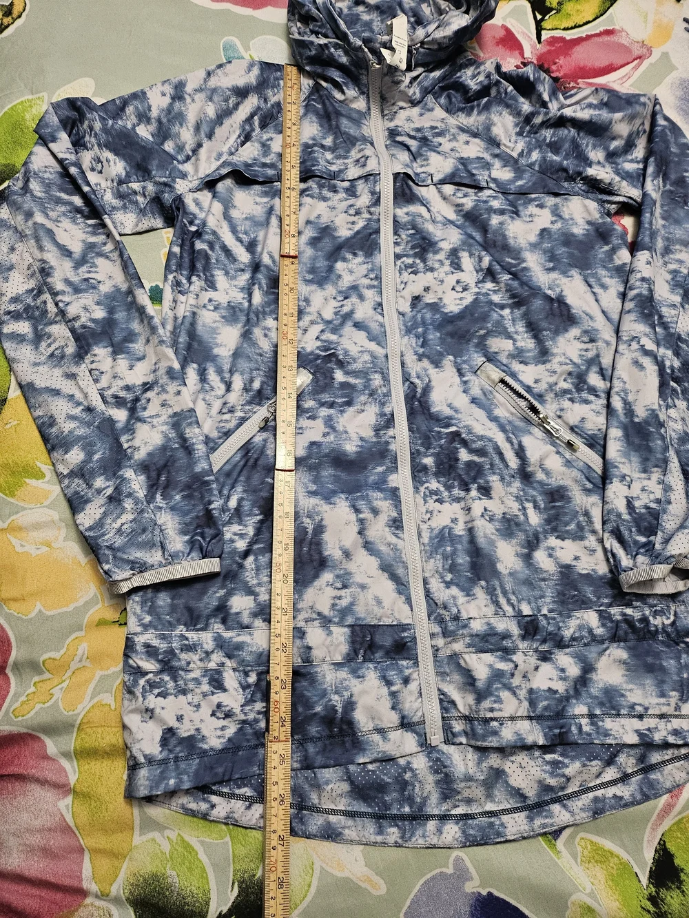 Lululemon Blue Tie-Dye Hooded Rain Jacket